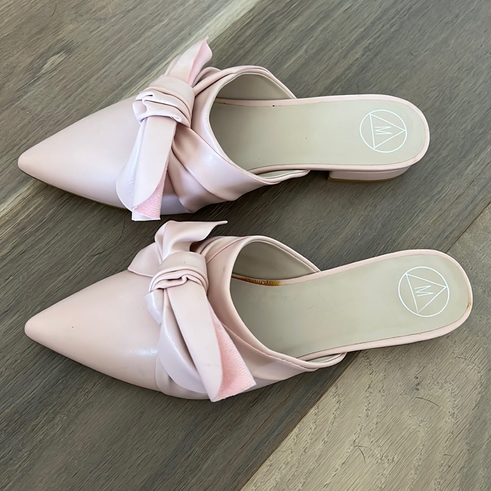 Never worn cute pink shoes